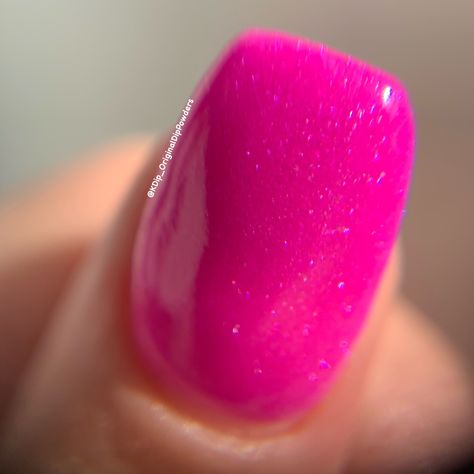 Fuchsia dip powder nails It Must Be Italian is an amazing fuchsia pink dip powder full of purple sparkle.  *All swatch photos will be three dips unless otherwise noted and are always completed using dip liquids. I always do my best to capture the color in photo to the best of my ability. However product color may still vary due to different viewing and capturing devices. I try to always use photos from indoors and outdoors. I appreciate any feedback and welcome any suggestions.  Due to the natur Fall Dip, Bright Pink Nails, Purple Acrylic Nails, Pink Gel Nails, Nail Dip Powder, Nail Dip, Cute Gel Nails, Summer Nails Colors, Artist Gifts