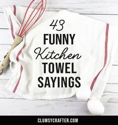 43 Funny Kitchen Towel Sayings - make your own hilarious kitchen towels using this list of of funny kitchen sayings. Kitchen Towel Sayings, Funny Kitchen Sayings, Towel Sayings, Kitchen Sayings, Tea Towels Diy, Sublimacion Ideas, Funny Tea Towels, Purl Bee, Diy Towels