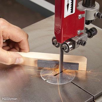 Round the Blade to Improve Performance Woodworking Bandsaw, Bandsaw Box, Woodworking School, Learn Woodworking, Popular Woodworking, Wood Tools, Woodworking Jigs, Woodworking Bench, Wood Working For Beginners