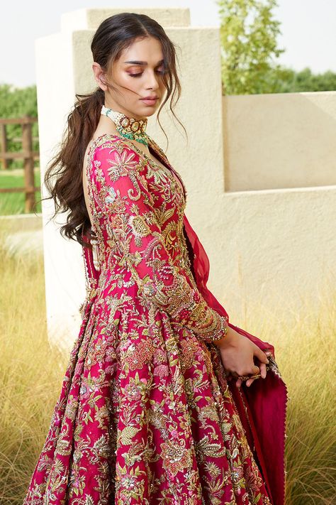 Maahru | Waniya by Mehr Azam Lehenga Pakistani, Pakistani Bridal Dress, Aditi Rao, Anarkali Dresses, Latest Bridal Lehenga, Latest Bridal Dresses, Dress Book, Hijab Cartoon, Designer Anarkali