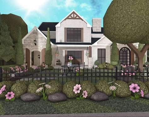 Planty House Exterior, Bloxburg 1 Story Exterior, Cottage Exterior Bloxburg, Bloxburg Cottage Exterior, Front Yard Bloxburg, Cute Bloxburg Houses Exterior, Bloxburg Garden Ideas Front Yard, Bloxburg Roleplay House, Bloxburg Front Yard