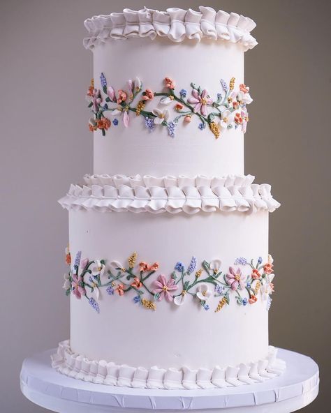 Wedding Cakes Colorful Flowers, Simple Pretty Wedding Cakes, Pastel Floral Wedding Cake, Maximalist Wedding Cake, Two Tier Wedding Cake With Flowers, Wedding Cake With Icing Flowers, Birthday Cake Aesthetic Vintage, Wedding Cake Colorful, Icing Wedding Cake