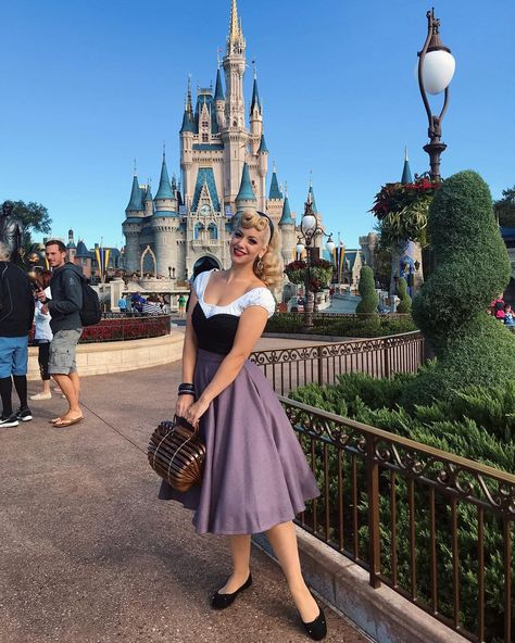 Magic Kingdom! Love this Briar Rose Disneybound 💗 @violetsinmay made the skirt and black top for this but I'll also get wear out of them… Purple Disney Outfit, Disney Princess Corset, Disney Steampunk Cosplay, Disney Princess Skirts, Outfits For Disney World, Briar Rose Disneybound, Outfits For Disney, Miss Victory Violet, Sleeping Beauty Costume