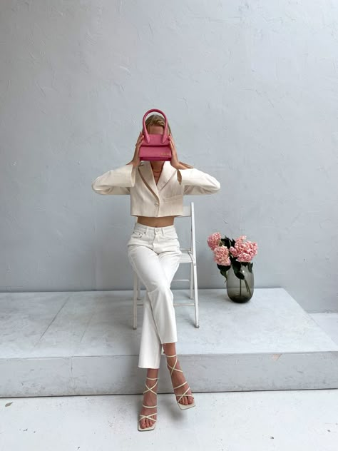 Pastel Outfits Aesthetic, Model Outfit Ideas, Photography Studio Design, Fashion Poster Design, Fashion Photography Poses, Clothing Photography, Spring Fashion Trends, Streetwear Fashion Women, Spring Outfits Women