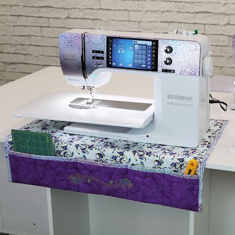 Sewing Machine Placemat, Sewing Machine Mat With Pockets Free Pattern, Decorating Sewing Machine, Sewing Machine Pad With Pockets, Sewing Machine Mat Pattern Free, Sewing Machine Mat With Pockets, Sewing Machine Pad, Sewing Mat, Sewing Machine Mat