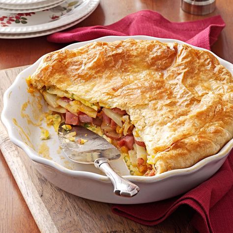 Potato Ham Omelet Pie Ham And Leek Pie, Oconomowoc Wisconsin, Puff Pastry Recipes Savory, Easy Puff Pastry Recipe, Savory Puff Pastry, Leek Pie, Breakfast Pie, Ham Dinner, Ham Casserole