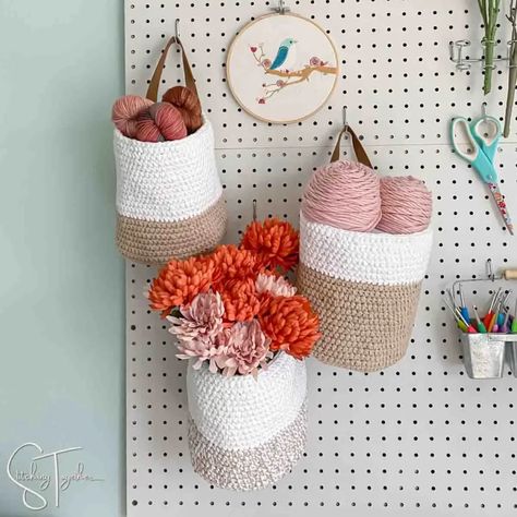 Crochet Hanging Basket Pattern, Hanging Basket Pattern, Crochet Hanging Basket, Basket Crochet Pattern, Crochet Hanging, Basket Crochet, Cozy Crochet Patterns, Basket Pattern, Diy Magazine