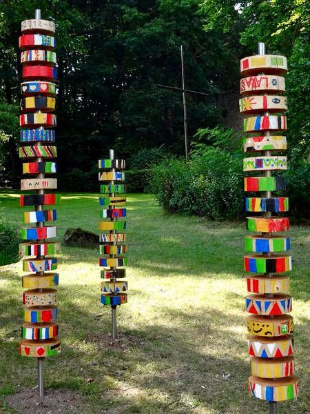 Wooden Garden Decor, Wood Decorating Ideas, Garden Totem Poles, Peace Poles, Peace Pole, Garden Fence Art, Garden Totem, Art Pole, Garden Poles