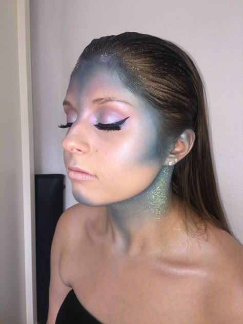 Makeup Ideas For Halloween, Alien Makeup, Alien Halloween, Mermaid Parade, Alien Costume, Mermaid Halloween, Ideas For Halloween, Instagram Trends, Mermaid Makeup