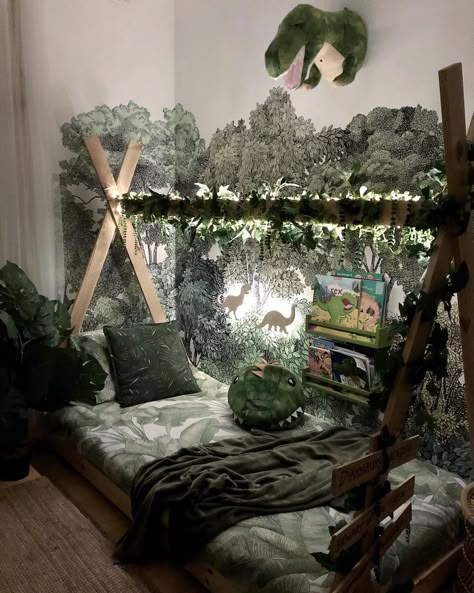 University Bedroom Ideas: How to Decorate your Dorm Room with Fairy Li | Lights4fun.co.uk Red Dinosaur Room, Jungle Dinosaur Bedroom, Dinosaur Jungle Room, Dinosaur Dorm Room, Dinasour Bedroom Decor, Jurassic Park Bedroom Ideas, Fairy Kids Room, Boys Room Design For Kids, Jungle Theme Boys Room