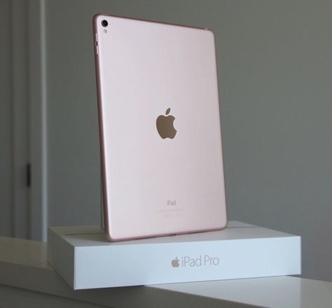 My rose gold iPad Pro 9.7" ❤️it #TotalAddiction Ipad Pro Rose Gold, Ipad Rose Gold, Ipad Pr, Rose Gold Ipad, Bff Phone Cases, Tech Inspiration, Smartphone Technology, Cool Tech Gadgets Electronics, Ipad Accessories