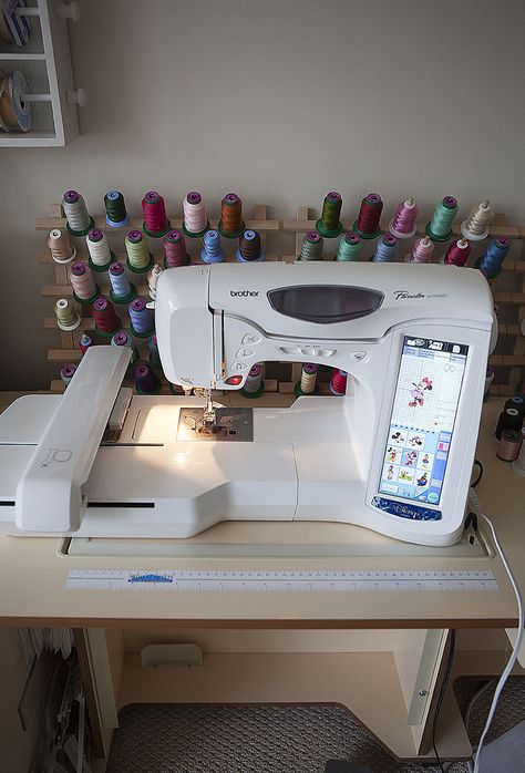 Sewing Machines Best, Embroidery Bobbins, Home Embroidery Machine, Best Embroidery Machine, Home Embroidery, Commercial Embroidery Machine, Brother Embroidery Machine, Sewing Room Design, Brother Embroidery