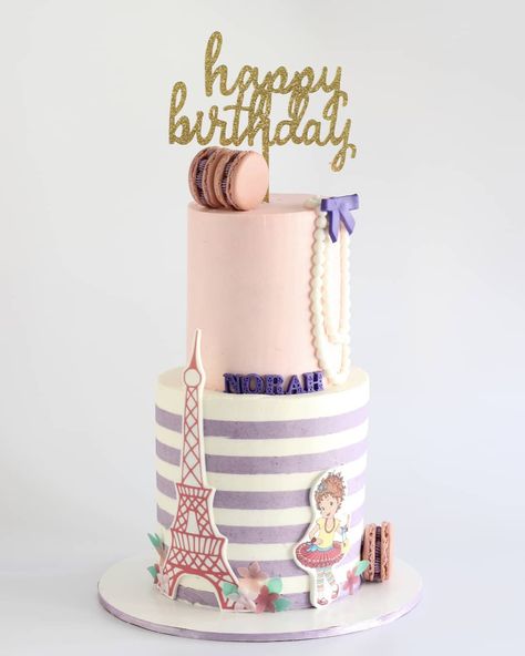 Fancy Nancy.... Oh la la 🎶   Birthday cake by bijoux cakery Fancy Nancy Cookies, Fancy Nancy Birthday Party Ideas Cakes, Fancy Nancy Birthday Cake, Fancy Nancy Birthday Party Ideas, Fancy Nancy Cake, Fancy Nancy Birthday, Fancy Nancy Clancy, Fancy Nancy Party, Chanel 5