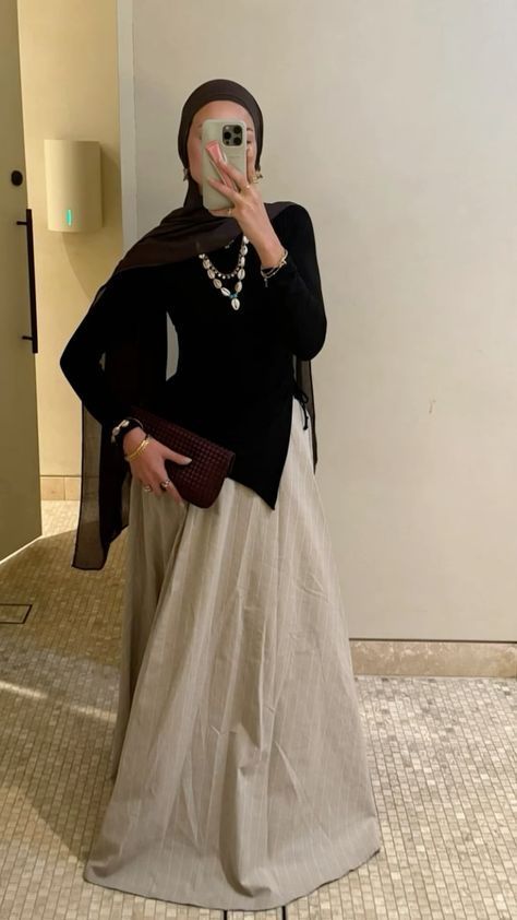 Long Skirt With Hijab, Hijab Inspo Outfit, Hijabi Outfits Aesthetic, Modesty Fashion Casual, Hijabi Autumn, Hijab Skirt Outfit, Stylish Hijab Outfits, ليلي كولينز, Modest Aesthetic