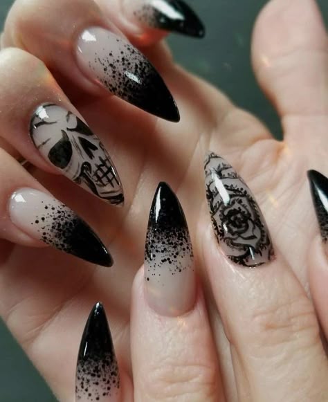 Ongles Goth, Gothic Nail Art, Skull Nails, Nail Art Halloween, Witchy Nails, Nails Colorful, Gothic Ideas, Gothic Nails, Black Nail Art