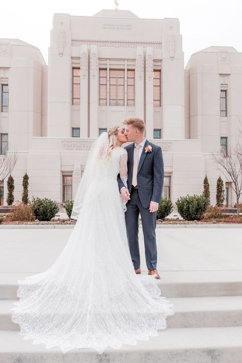 Meridian Idaho Temple, Meridian Temple, Temple Wedding Pictures, Meridian Idaho, Idaho Wedding, Wedding Photoshoot Poses, Bride And Groom Photo, Couple Picture, Wedding Picture Poses