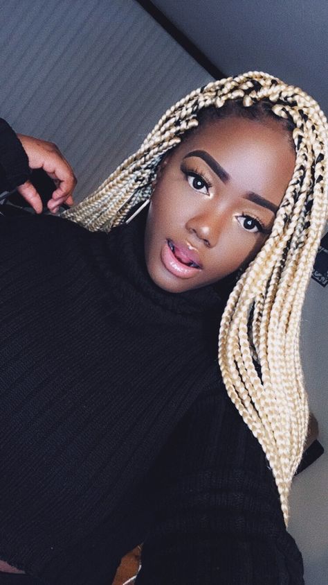 Blonde Braids on Dark Skin 😍 IG: @le_tisu Blonde Braids On Dark Skin, Blonde Braids Black Women Dark Skin, Dark Skin Blonde Hair, Dirty Blonde Hair Color Ideas, Blonde Underneath, Black Box Braids, Colored Box Braids, Blonde Box Braids, Blonde Braids