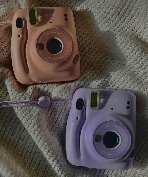 Instax Aesthetic, Polaroid Camera Pictures, Instax Mini Ideas, Polaroid Instax Mini, Mochila Fjallraven Kanken, Instax Mini 11, Creative Mother's Day Gifts, Polaroid Instax, Instax Mini Camera