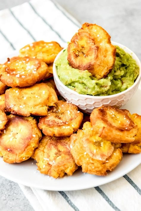 Puerto Rican Foods, Green Plantains, Plantain Recipes, Veggie Snacks, Meat Appetizers, Easy Veggie, Plantains Fried, Favorite Appetizers, Caribbean Recipes