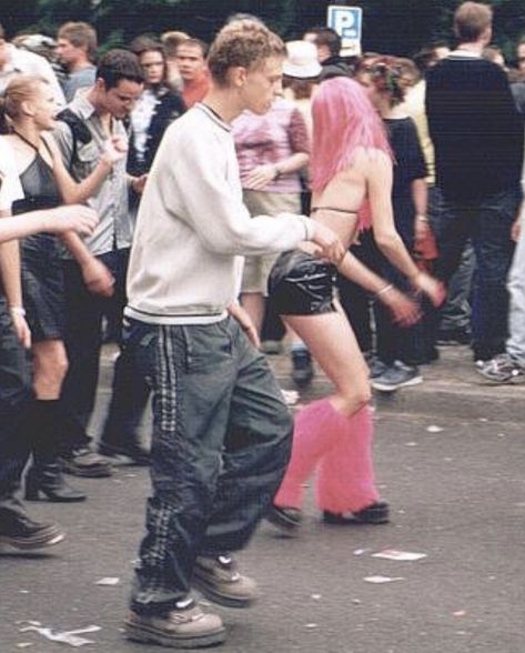 90s Rave Aesthetic, 90s Rave Fashion, Berlin Rave Fashion, Berlin Rave, Berlin Nightlife, Berlin Techno, Rave Aesthetic, Rave Looks, 90s Rave