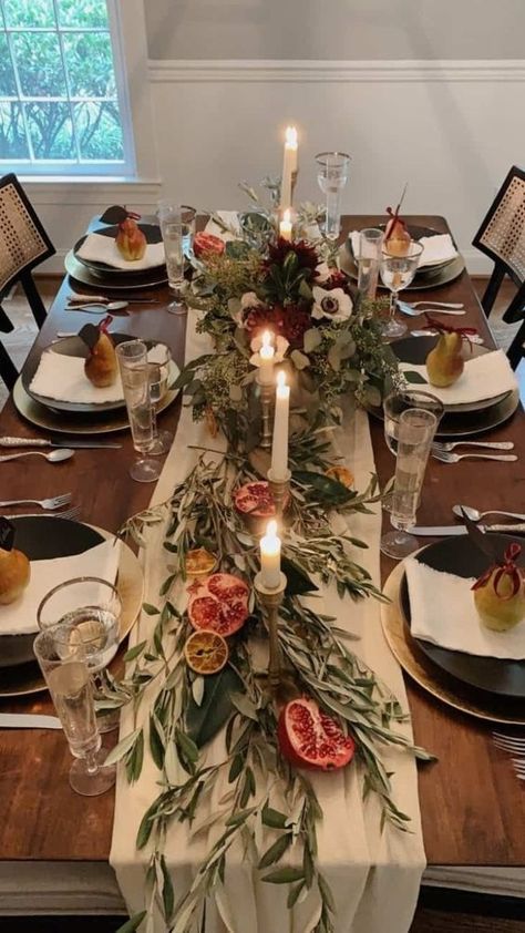 Simple Thanksgiving Table Decor, Thanksgiving Dinner Table Setting, Simple Thanksgiving Table, Dinner Party Table Settings, Modern Thanksgiving, Centerpiece Christmas, Thanksgiving Dinner Table, Tafel Decor, Thanksgiving Decorations Diy