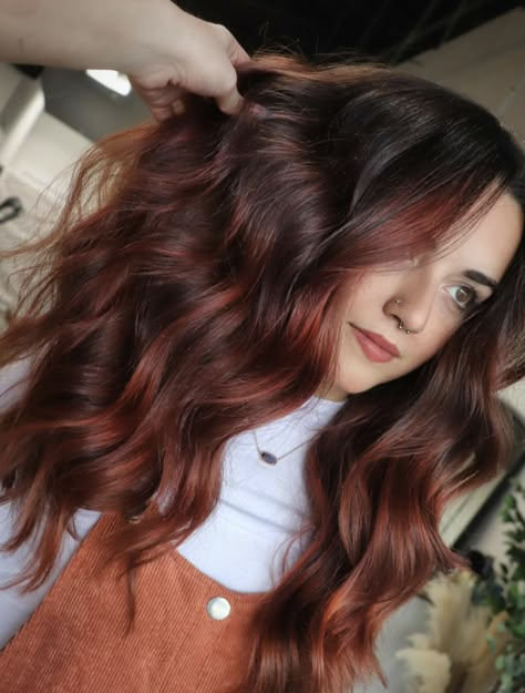 fall hair color - cowboy copper hair - chocolate copper hair - dark copper balayage brunette hair Pumpkin Spice Balayage Brunette, Auburn Hair Bangs, Cobrizo Hair, Copper Balayage Brunette, Red Balayage Hair, Cowboy Copper, Cinnamon Red, Rambut Brunette, Red Ombre Hair