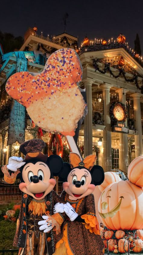 Disney In Fall, Disney Halloween Wallpaper, Halloween Disney, Disney World Halloween, Studera Motivation, Mouse Pictures, Disneyland Halloween, Cute Disney Pictures, Disney World Characters