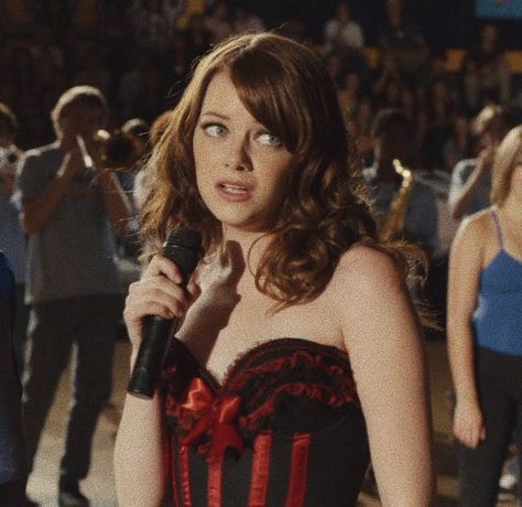 Olive Penderghast Costume, Easy A Movie Aesthetic, Olive Easy A, Easy A Movie, Olive Penderghast, Female Movie Characters, Emily Stone, Movie Icon, Iconic Films