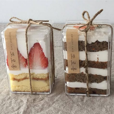 Dessert Packaging, Cake Packaging, Snacks Für Party, Food Packaging Design, Cute Desserts, Cafe Food, Pretty Food, Food Packaging, Food Cravings