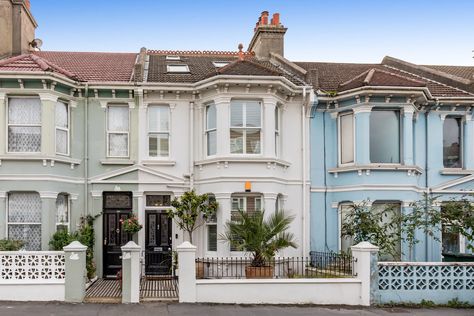 Brighton Houses Exterior, Brighton England Houses, British Seaside House, London House Exterior, Brighton Townhouse, England Houses, Shifting Script, British House, Spring Gardens