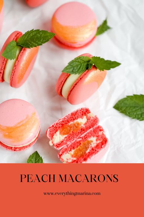 Peach Macarons Peach Macaron Recipe, Unique Macaron Flavors, Watermelon Macaron, Unique Macarons, Fancy Macarons, Peach Macaron, Fruit Macarons, Pie Macarons, Macaroons Flavors