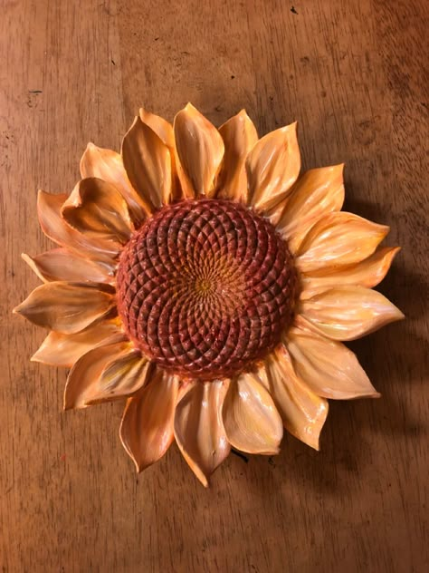 Wooden Sunflowers Diy, Clay Sunflowers Diy, Air Dry Clay Sunflower, Sunflower Clay Art, Sunflower Wood Crafts, Blue Pottery Designs, Clay Sunflower, Ceramic Sunflower, Sunflower Ceramic