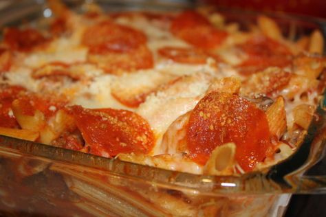 Baked ziti with pepperoni - great for serving at large parties or to save for leftover lunches Pepperoni Recipe, Baked Ziti Recipe, Cooking For A Crowd, Baked Ziti, One Pan Meals, Food For A Crowd, How To Cook Pasta, Quick Meals, Casserole Recipes