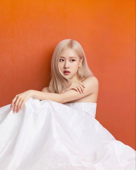 rosé from blackpink modeling for sulwhasoo magazine ! Rose Blackpink Model, Blackpink Modeling, Rosé Instagram, Korean Skincare Routine, Women Skin, Rose Blackpink, Black Pink Instagram, Influencers Fashion, Korean Celebrities