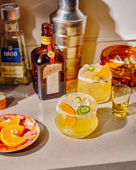 This mandarin spicy margarita cocktail has refreshing flavors of mandarin mix perfectly with the cointreau, tequila, and lime for a... Chia Pudding Parfait, Speculoos Cookies, Pudding Parfait, Brunch Desserts, Spicy Margarita, Margarita Cocktail, Coconut Cream Pie, Holiday Menus, Cocktail Desserts