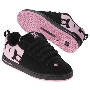 Dc Court Graffik, Dc Shoes Women, Looks Rihanna, Dr Shoes, Pretty Shoes Sneakers, Shoe Wishlist, Funky Shoes, Mia 3, Skate Shoe