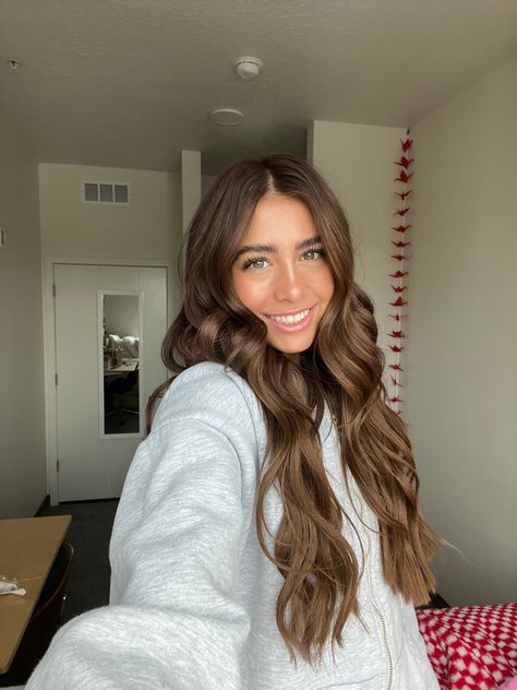 Sand Brown Hair, Brown Bayalage Hair, Glossy Brunette, Halle Sandberg, Brown Hair Inspiration, Brown Hair Looks, Brown Hair Inspo, Brunette Hair With Highlights, Curls For Long Hair