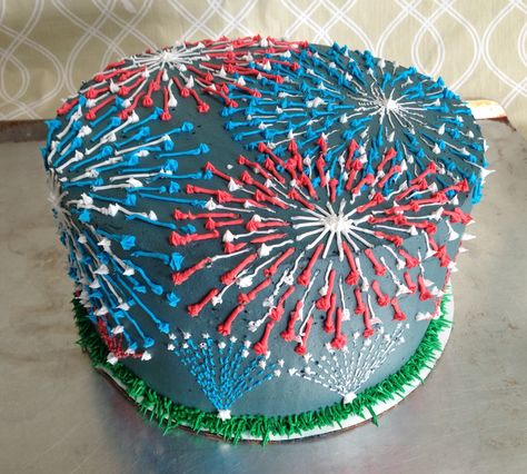 Forth Of July Cakes Decorating, Fire Cracker Cake, Fireworks Cake Design, American Cake Ideas, Firework Cake Designs, Fireworks Birthday Cake, 4th Of July Bday Cake, Memorial Day Cake Designs, 4th Of July Decorated Cakes