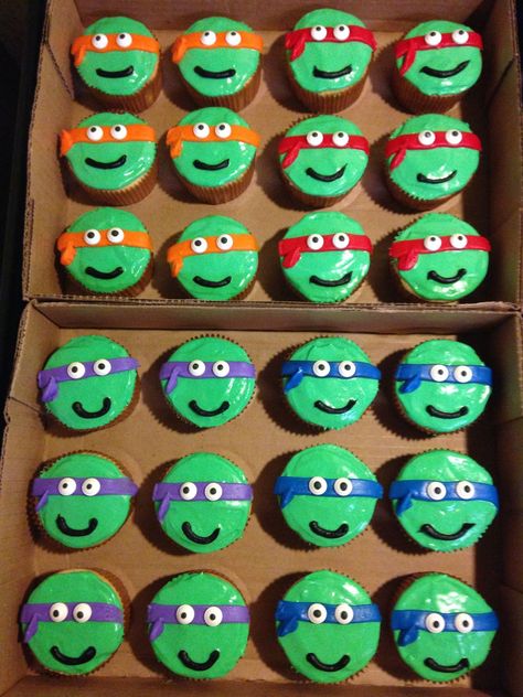 Ninja Turtle Cupcake Ideas, Ninja Turtle Pool Party, Ninja Turtles Cupcakes, Ninja Turtle Birthday Theme, Tmnt Cupcakes, Ninja Turtle Birthday Cake, Ninja Turtle Cupcakes, Birthday Party Ideas Boys, Tmnt Birthday Party