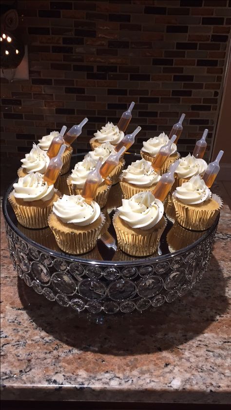 Henny Theme Party Ideas, Hennessy Party Ideas Decor, Henny Cupcakes, Hennessy Cupcakes, Hennessy Party, Bae Birthday, 22 Bday, Boozy Cupcakes, Alcoholic Desserts