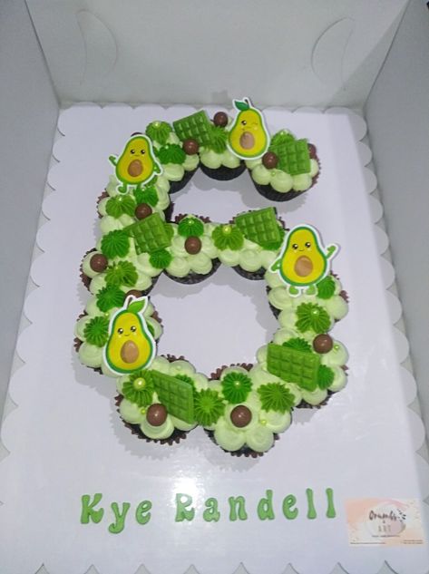 Avocado Birthday Cake Ideas, Avocado Cake Design, Avocado Themed Birthday Party, Avocado Birthday Cake, Avocado Theme, Pull Apart Cupcake, Avocado Cake, Avocado Design, Pull Apart Cupcake Cake