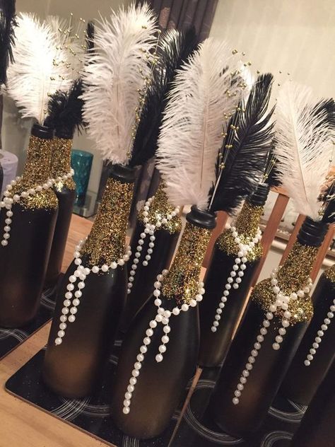 ♔ Le Bal Masqué Black Hollywood Theme Party, Gabsy Party Ideas, Jazz Brunch Decorations, Roaring 20s Party Centerpieces, Black And Gold Party Centerpieces Diy, The Great Gatsby Party Decorations, Roaring 50s Party, Flapper Themed Birthday Party, Black And Gold Hollywood Theme Party