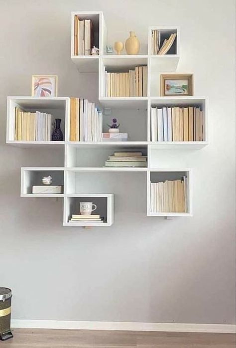 Honeycomb Bookshelves, Book Shelf Design Wall, Floating Bookshelves Bedroom, Bookshelf Ideas Bedroom, Tv Fal, Bookshelves In Bedroom, Shelf Decor Living Room, Desain Pantry, Floating Bookshelves