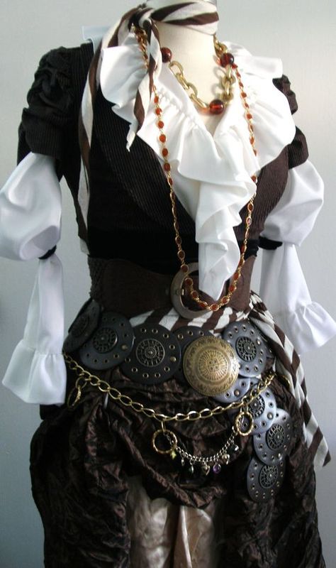 Women's Pirate Costume, Pirate Garb, Ren Faire Outfits, Steampunk Woman, Pirate Cosplay, Female Pirate Costume, Mode Steampunk, Steampunk Pirate, Pirate Outfit