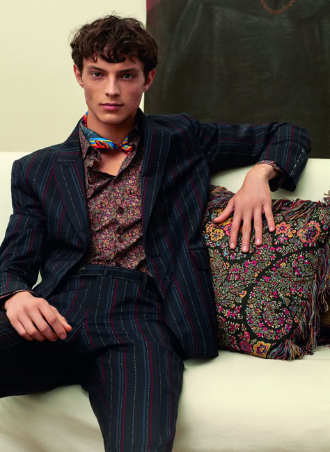 Eclectic Male Fashion, Queer Suit Fashion, 70s Men Fashion, Andro Fashion, Etro Men, Style Analysis, High Fashion Men, New Look Fashion, Designer Suits For Men