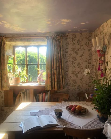 Cottage Inside Aesthetic, English Victorian Cottage, 1940s English Cottage, Cozy Countryside Cottages, Vintage Countryside Aesthetic, Victorian Cottage Core House Interior, Victorian Cottage Aesthetic, Cottage Homes Aesthetic, English Cottage Aesthetic Interior