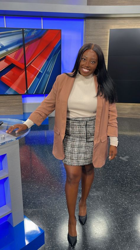 Cute plaid like skirt with tan turtle necks and maude blazer. #anchor #reporter #tv #news #outfits #womenclothing #outfitsforwomen #blackwomen #fall #skirt #plaid #blazer Tv Anchor Outfits Women, Tv News Reporter Outfits, News Anchor Outfit Women, Reporter Outfits Women, News Anchor Outfit, Dress To Impress News Reporter, News Reporter Outfit, Blazer Skirt Outfit, Anchor Clothes