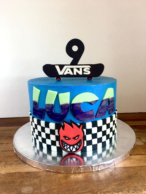 Skater Birthday Cake, Skate Park Cake, Skateboard Birthday Cake, Skateboard Theme Cake, Vans Skateboard Party Theme, Skateboard Cakes, Skateboard Birthday Cake Ideas, Skateboard Cake, Skateboard Birthday Party