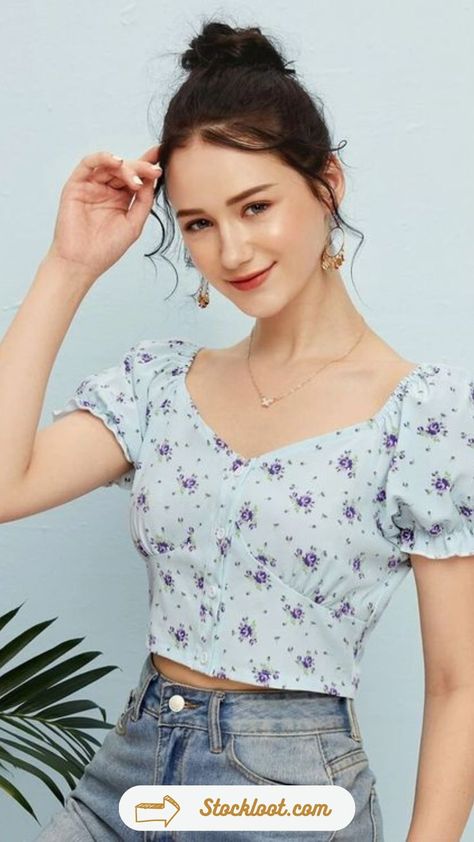 Girls Top Design, Floral Top Outfit, Shirred Crop Top, Aesthetic Tshirt, Crop Top Designs, Women Blouses Fashion, Front Crop Top, Crop Dress, Fashion Tops Blouse