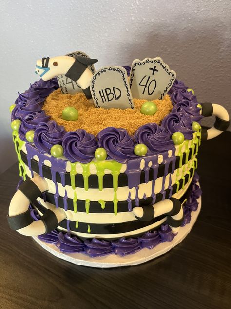 Beetle juice theme Beetle Juice Cake, Beetlejuice Cake, Juice Party, Scary Cakes, Beetlejuice Halloween, 50th Cake, Halloween Cookies Decorated, Funny Birthday Cakes, Halloween Baking